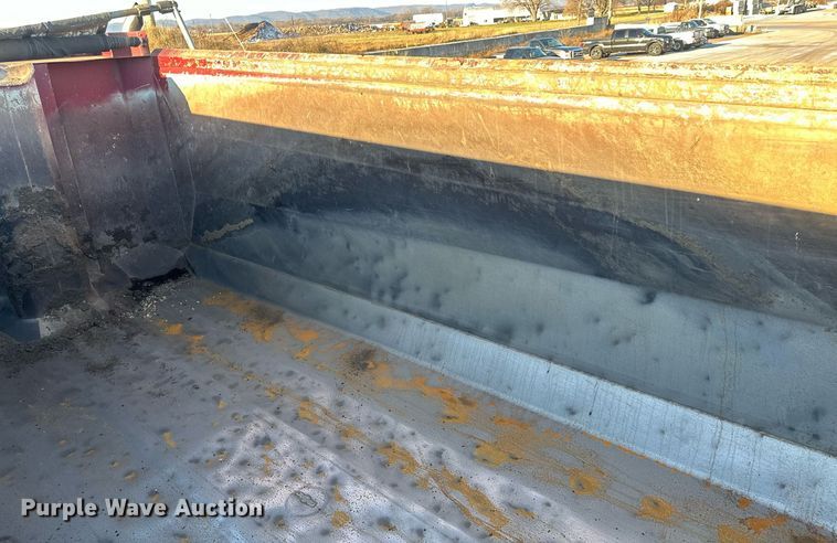 image for item LO9386 2019 Peterbilt 567  dump truck