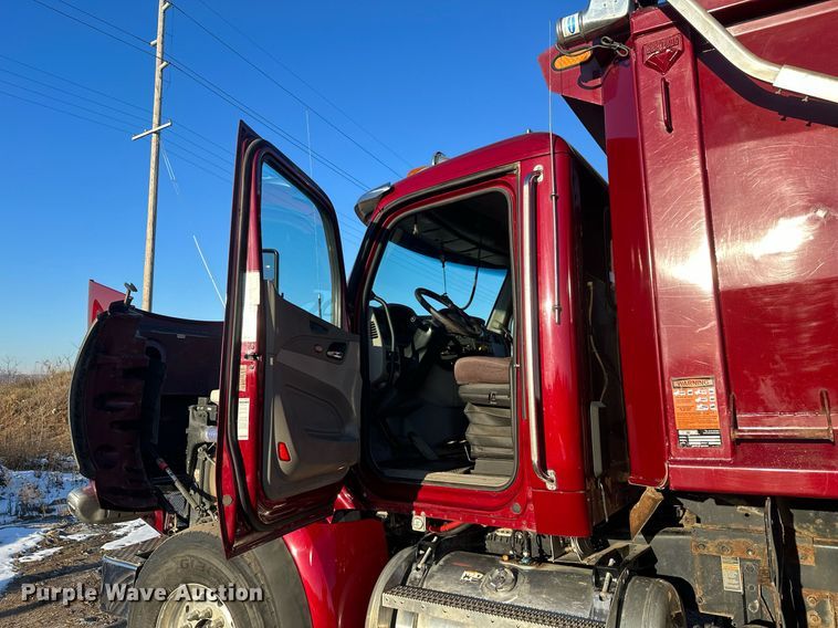 image for item LO9386 2019 Peterbilt 567  dump truck