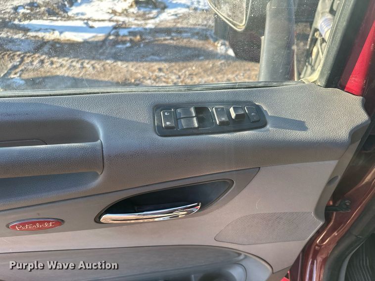 image for item LO9386 2019 Peterbilt 567  dump truck