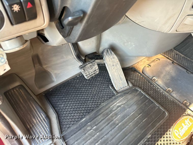 image for item LO9386 2019 Peterbilt 567  dump truck