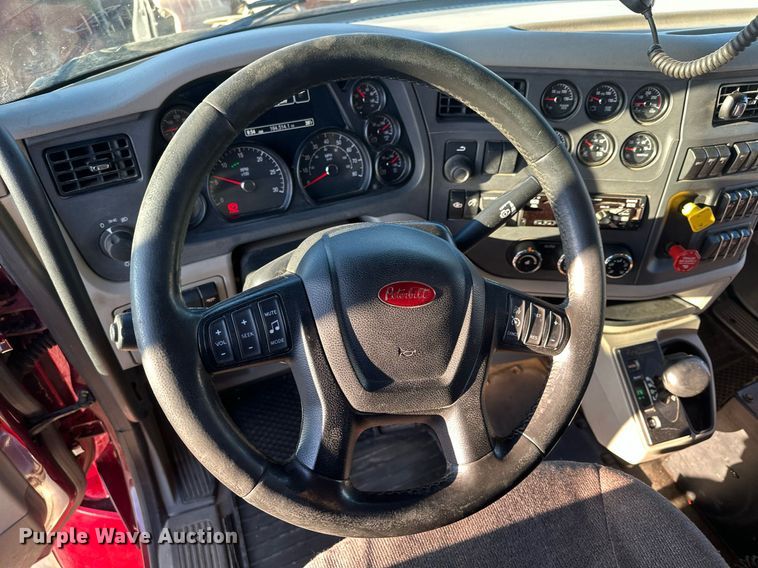 image for item LO9386 2019 Peterbilt 567  dump truck