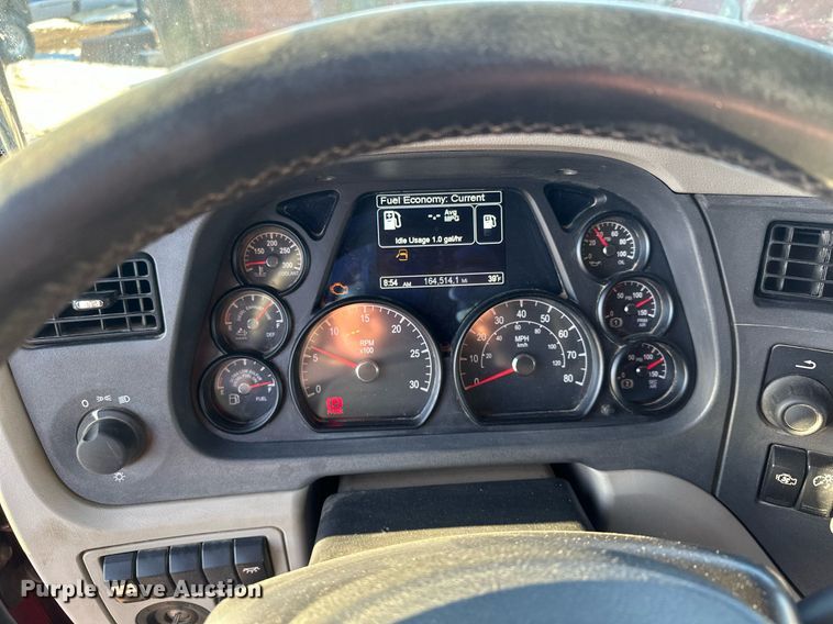 image for item LO9386 2019 Peterbilt 567  dump truck