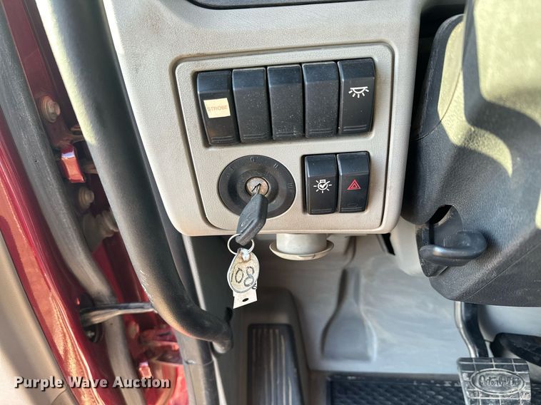 image for item LO9386 2019 Peterbilt 567  dump truck