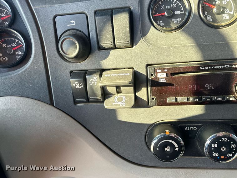 image for item LO9386 2019 Peterbilt 567  dump truck