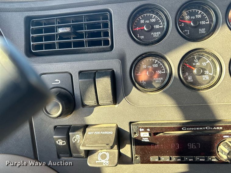 image for item LO9386 2019 Peterbilt 567  dump truck