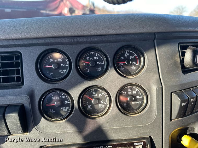 image for item LO9386 2019 Peterbilt 567  dump truck