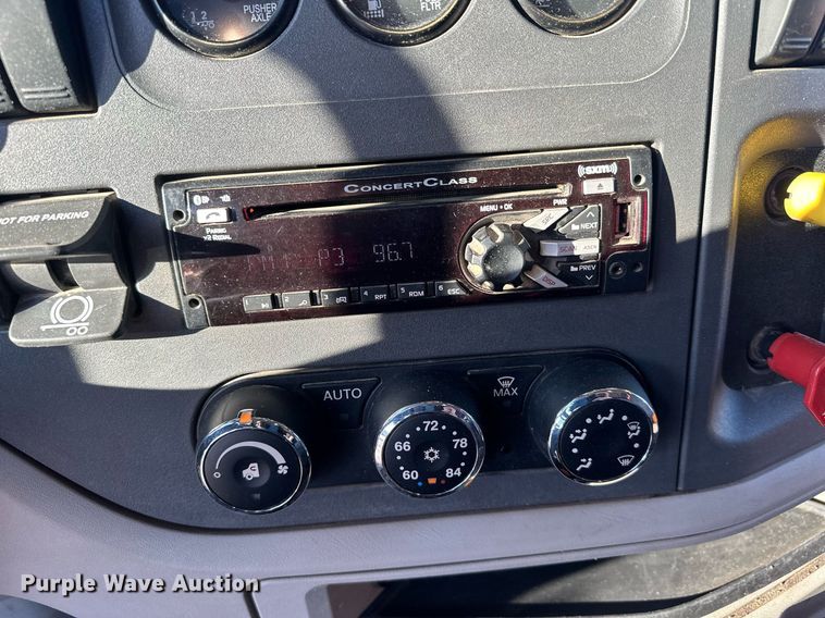 image for item LO9386 2019 Peterbilt 567  dump truck