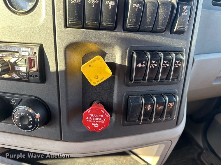 image for item LO9386 2019 Peterbilt 567  dump truck