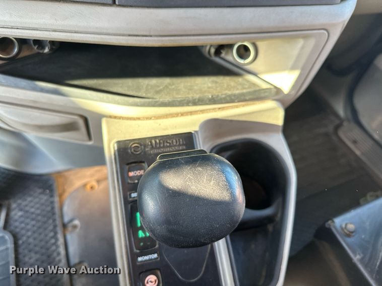 image for item LO9386 2019 Peterbilt 567  dump truck