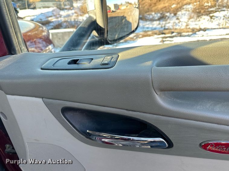 image for item LO9386 2019 Peterbilt 567  dump truck