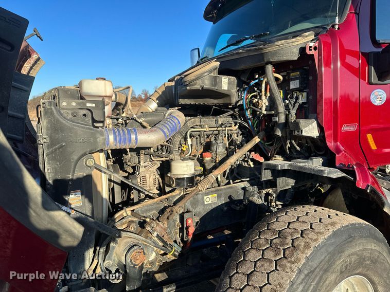 image for item LO9386 2019 Peterbilt 567  dump truck