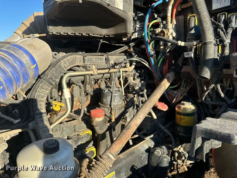 image for item LO9386 2019 Peterbilt 567  dump truck