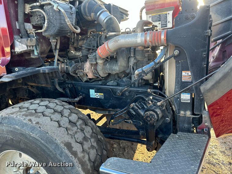 image for item LO9386 2019 Peterbilt 567  dump truck