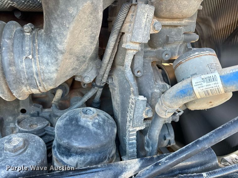 image for item LO9386 2019 Peterbilt 567  dump truck