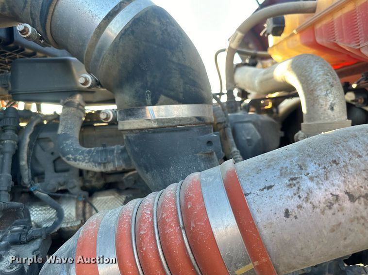 image for item LO9386 2019 Peterbilt 567  dump truck