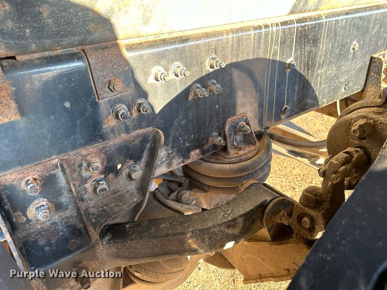 image for item LO9386 2019 Peterbilt 567  dump truck