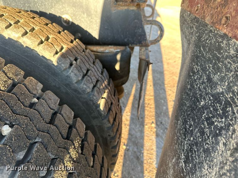 image for item LO9386 2019 Peterbilt 567  dump truck