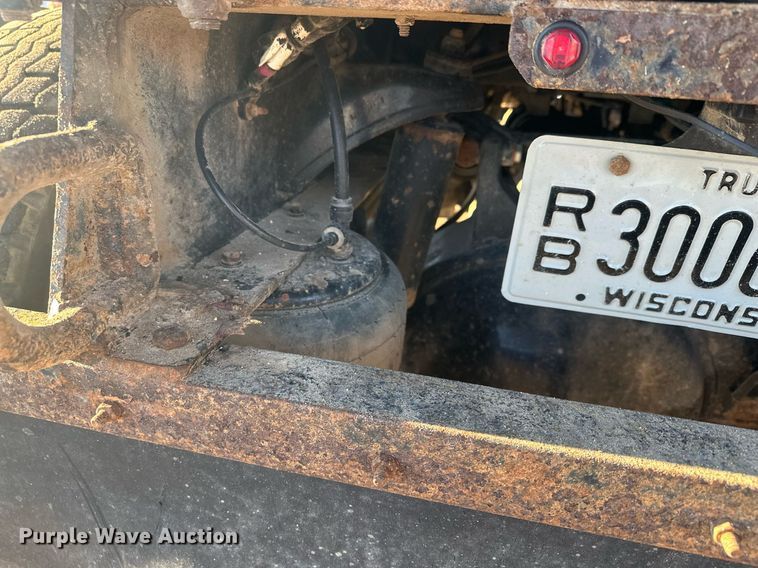 image for item LO9386 2019 Peterbilt 567  dump truck