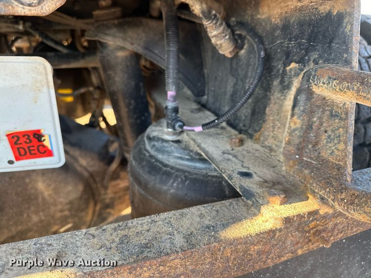 image for item LO9386 2019 Peterbilt 567  dump truck