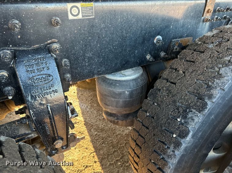 image for item LO9386 2019 Peterbilt 567  dump truck