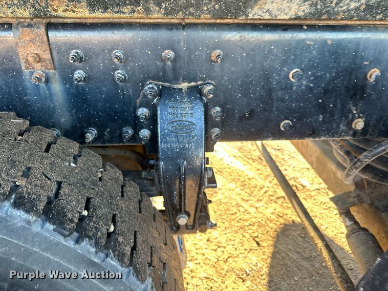 image for item LO9386 2019 Peterbilt 567  dump truck