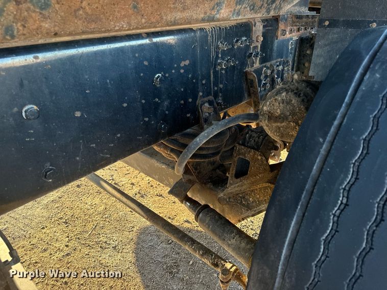 image for item LO9386 2019 Peterbilt 567  dump truck