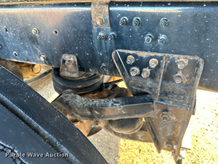 image for item LO9386 2019 Peterbilt 567  dump truck