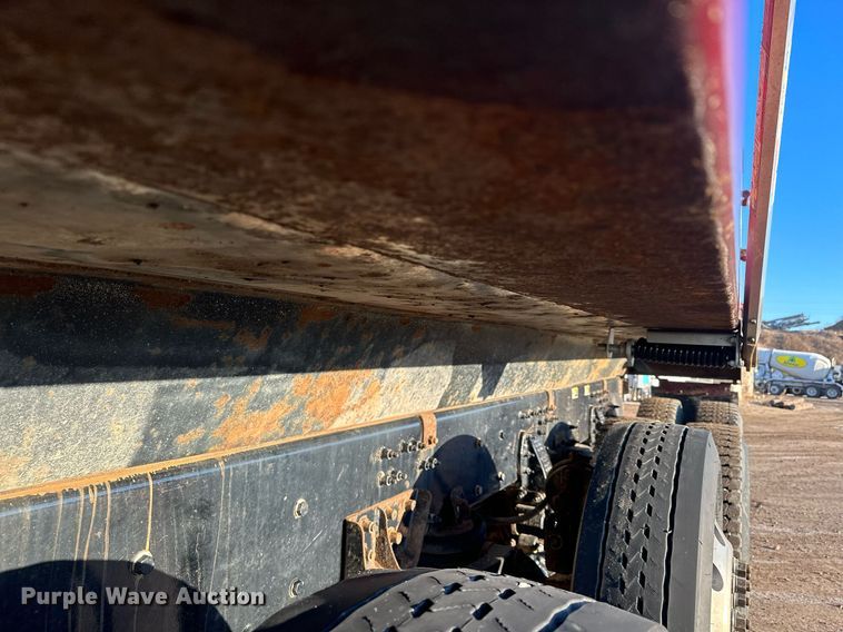 image for item LO9386 2019 Peterbilt 567  dump truck