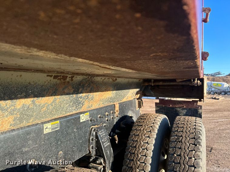 image for item LO9386 2019 Peterbilt 567  dump truck