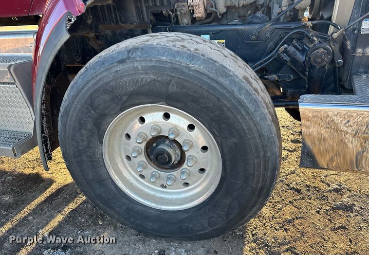 image for item LO9386 2019 Peterbilt 567  dump truck