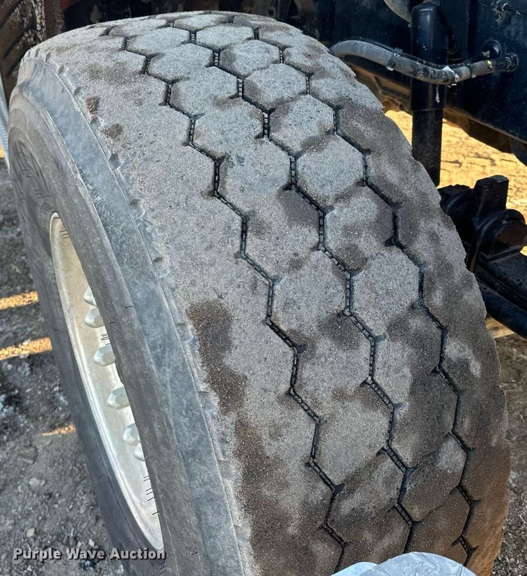 image for item LO9386 2019 Peterbilt 567  dump truck