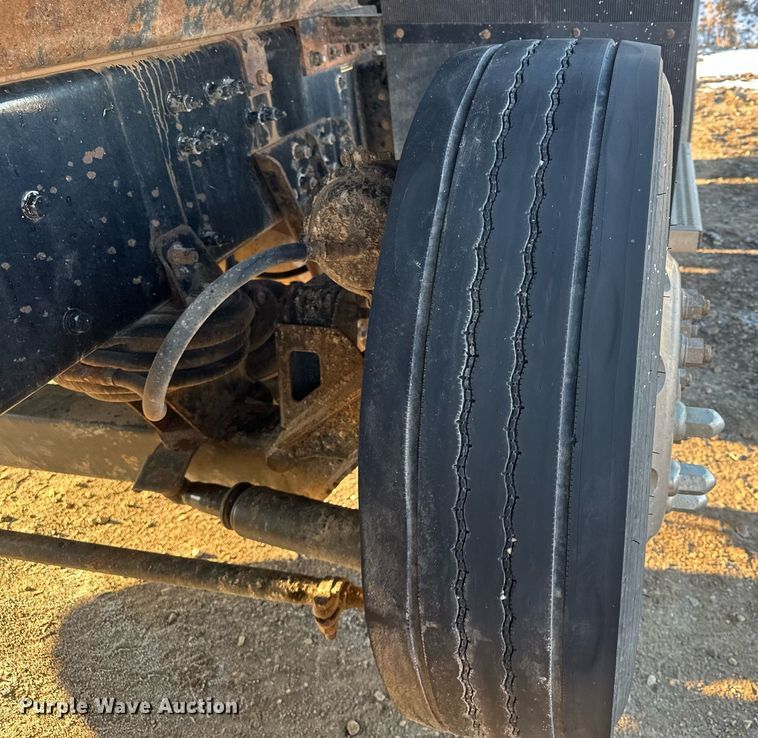 image for item LO9386 2019 Peterbilt 567  dump truck