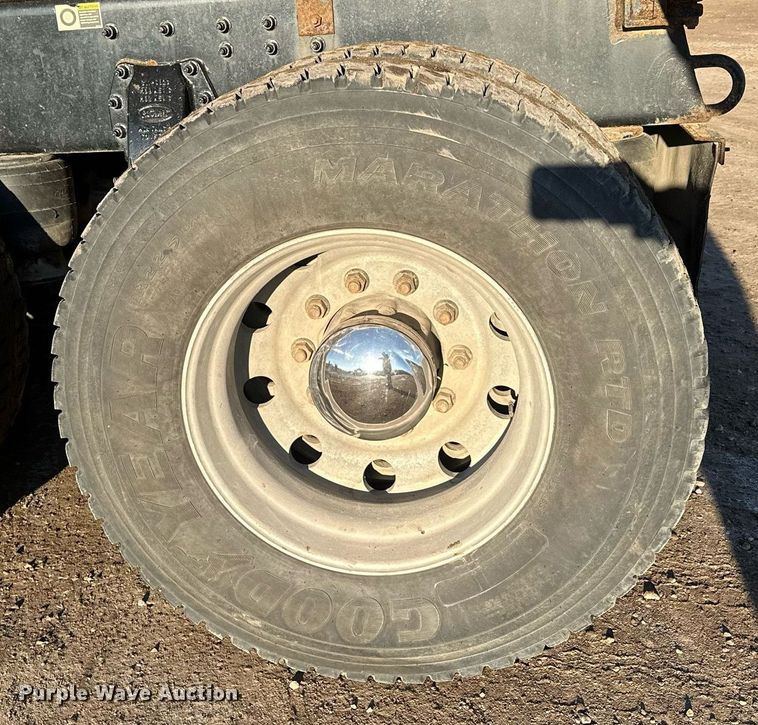 image for item LO9386 2019 Peterbilt 567  dump truck