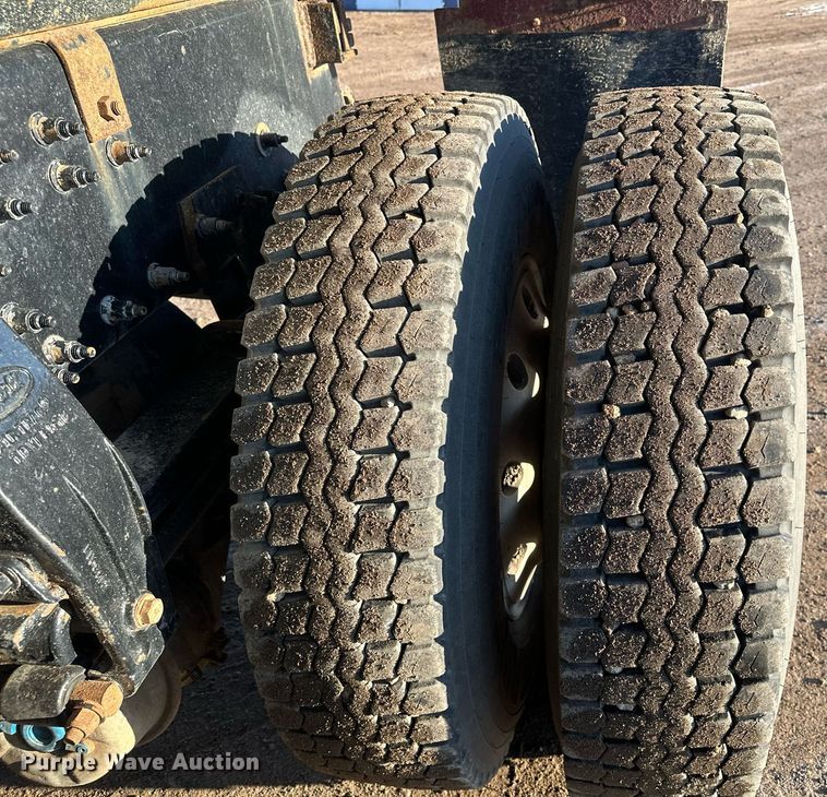 image for item LO9386 2019 Peterbilt 567  dump truck