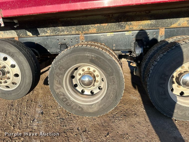 image for item LO9386 2019 Peterbilt 567  dump truck