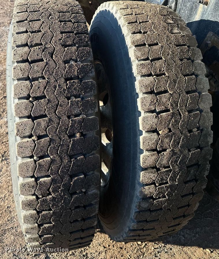 image for item LO9386 2019 Peterbilt 567  dump truck