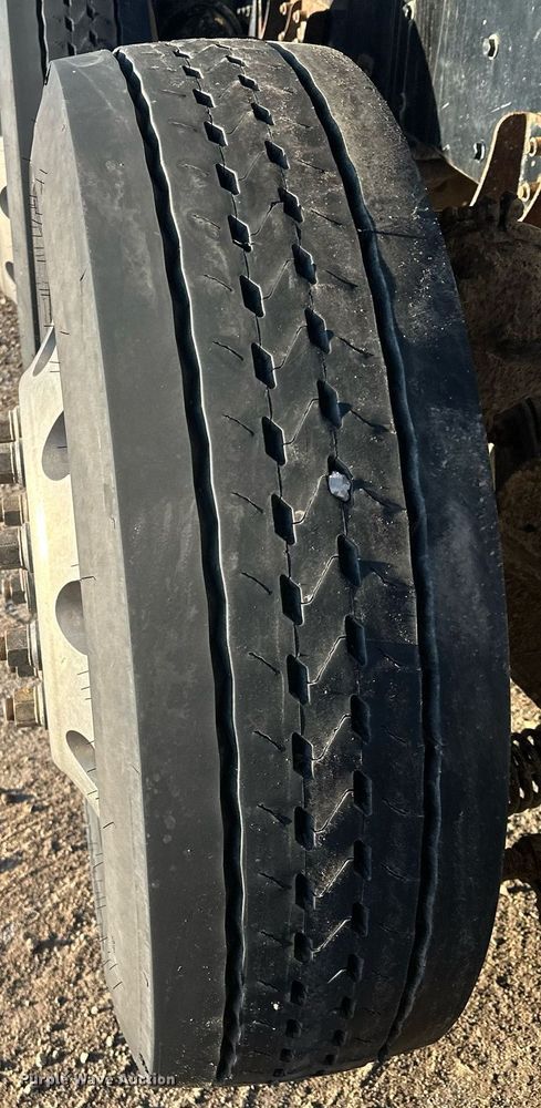 image for item LO9386 2019 Peterbilt 567  dump truck