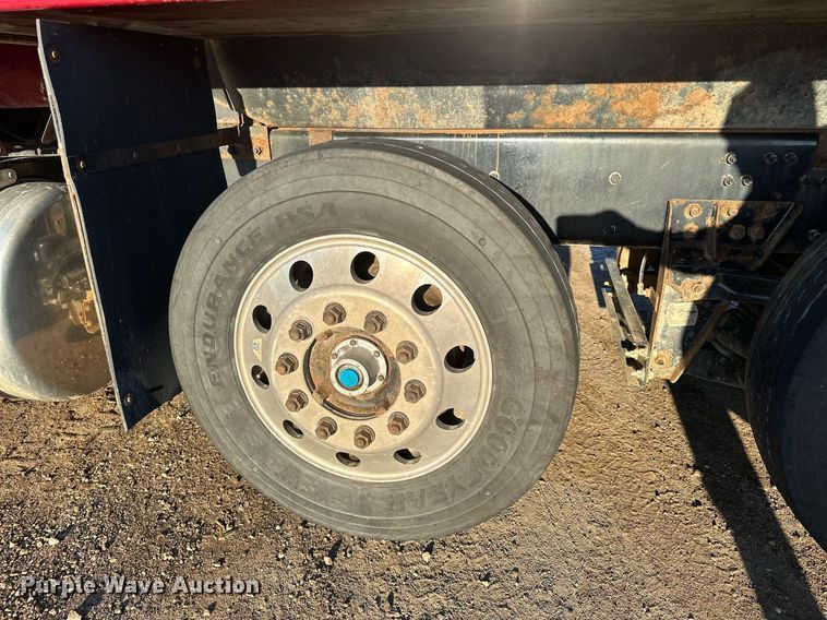 image for item LO9386 2019 Peterbilt 567  dump truck