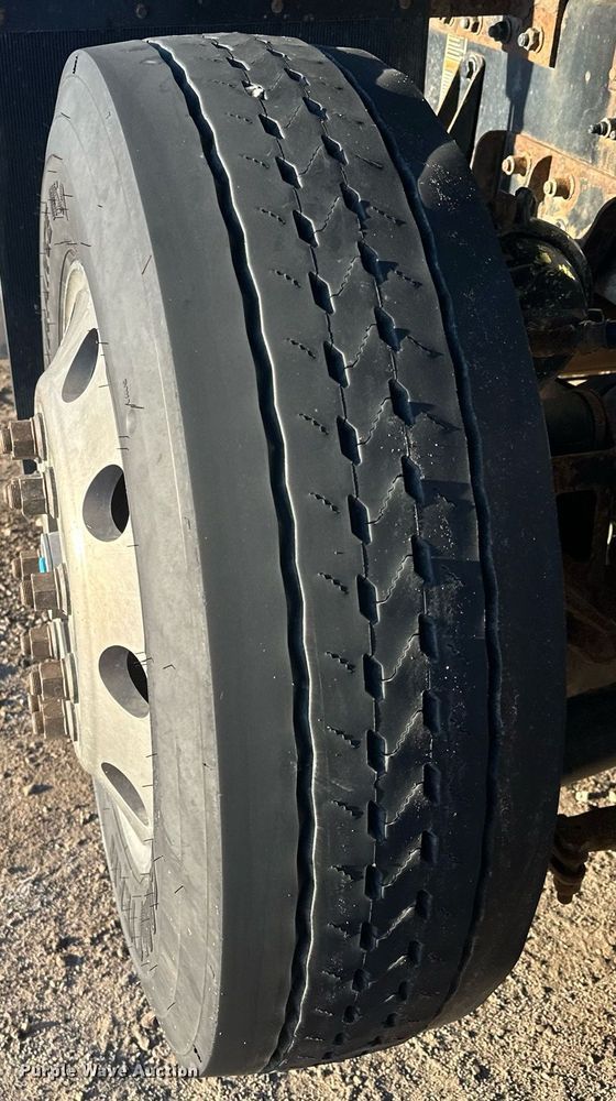 image for item LO9386 2019 Peterbilt 567  dump truck