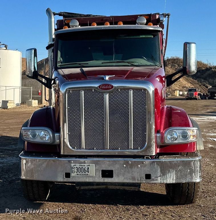 image for item LO9387 2019 Peterbilt 567  dump truck