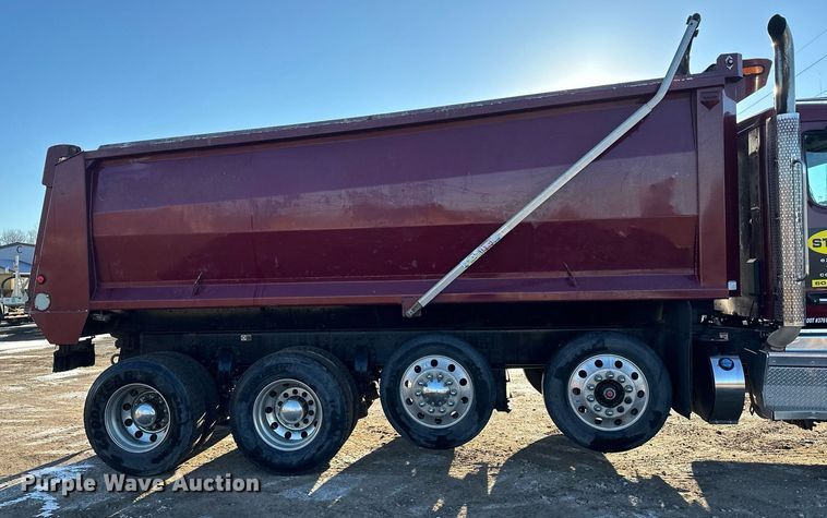 image for item LO9387 2019 Peterbilt 567  dump truck