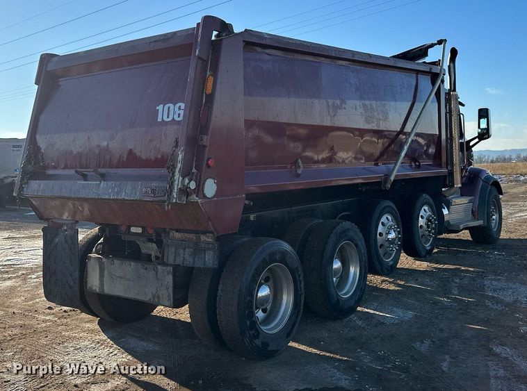 image for item LO9387 2019 Peterbilt 567  dump truck