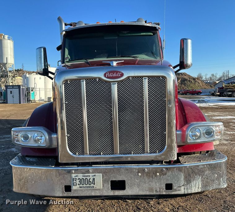 image for item LO9387 2019 Peterbilt 567  dump truck