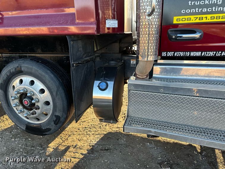 image for item LO9387 2019 Peterbilt 567  dump truck