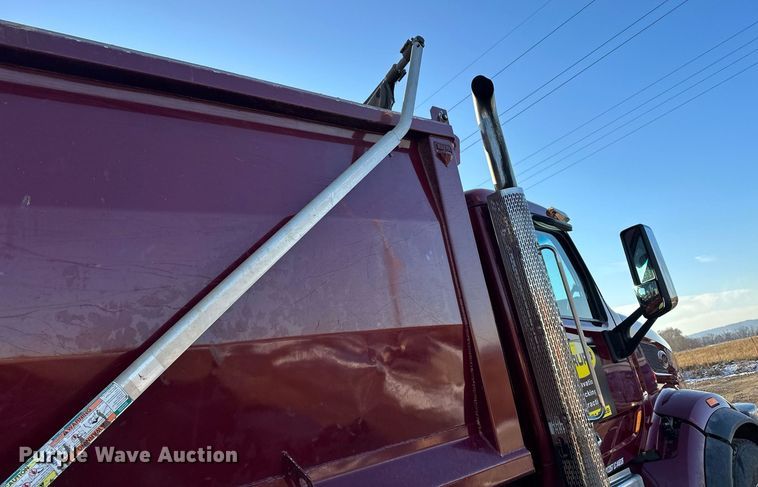 image for item LO9387 2019 Peterbilt 567  dump truck