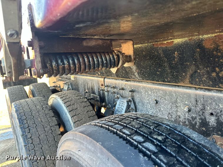 image for item LO9387 2019 Peterbilt 567  dump truck