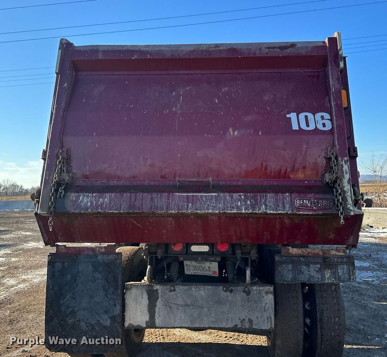 image for item LO9387 2019 Peterbilt 567  dump truck