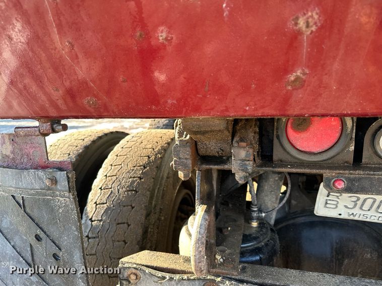 image for item LO9387 2019 Peterbilt 567  dump truck