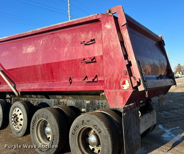 image for item LO9387 2019 Peterbilt 567  dump truck