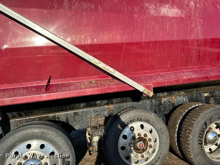 image for item LO9387 2019 Peterbilt 567  dump truck